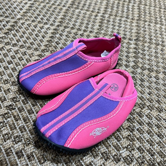 Stingray Australia, pink water shoe, size 26 (9.5 US) - Picture 2 of 3